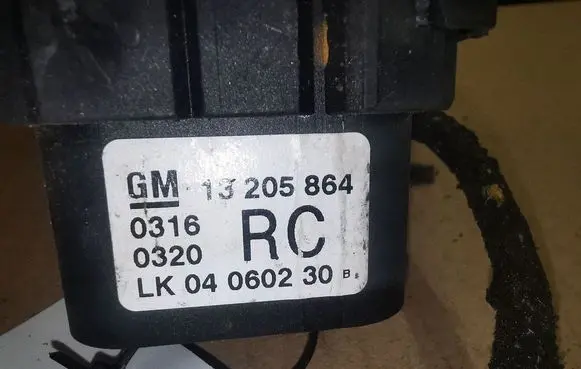 Opel Zafira B Light switch 13205864 LK04060230