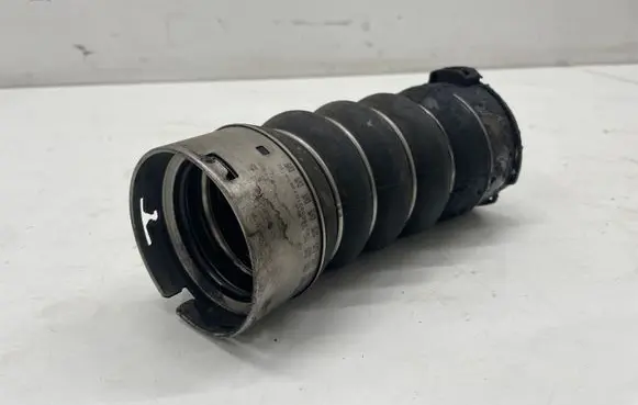 BMW 5 F10 F11 Intercooler hose/pipe 8513451