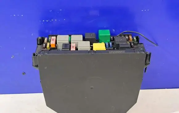 Mercedes-Benz E W212 Fuse module A2129008307 A2129024403
