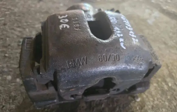 BMW 5 E39 Front brake caliper 34116773132