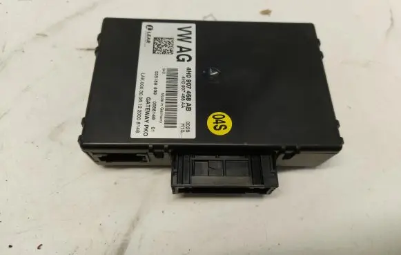 Audi A8 S8 D4 4H Gateway control module 4h0907468ab