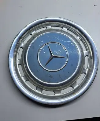 Mercedes-Benz W123 R14 wheel hub/cap/trim 
