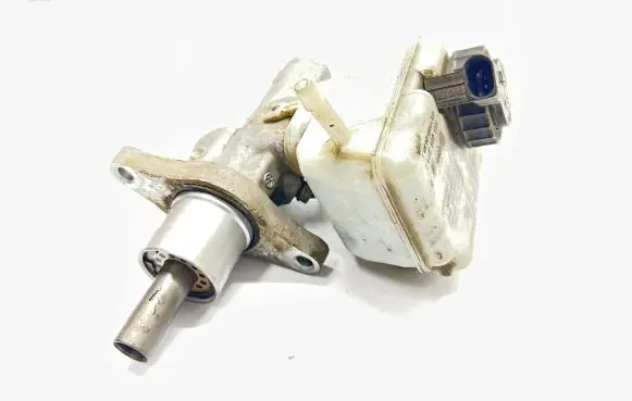Master brake cylinder