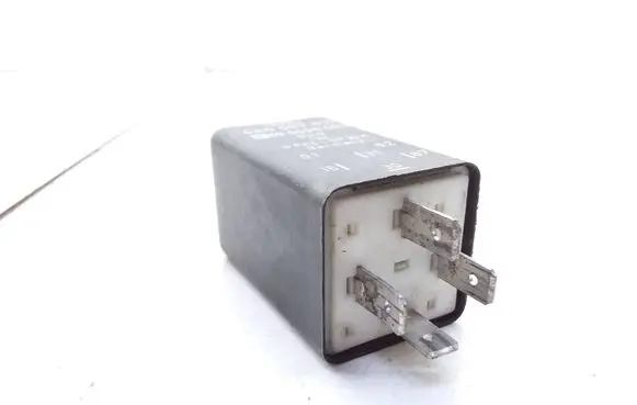 Audi 80 90 S2 B4 Hazard warning light relay 898695000 4A0907517