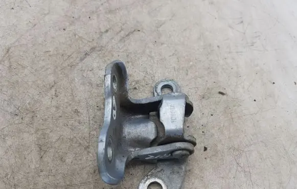 Toyota Corolla Verso AR10 Front door lower hinge NOCODE