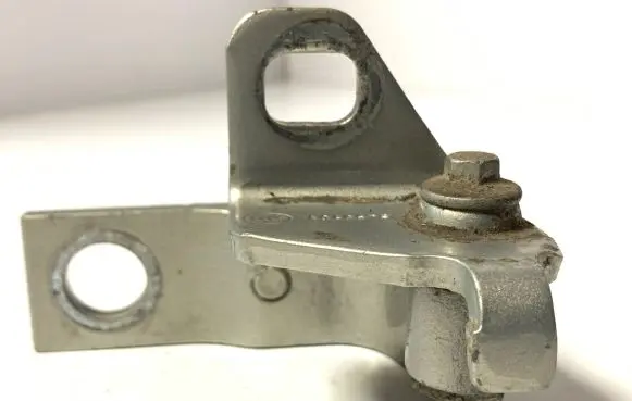 Ford Mondeo MK IV Rear door lower hinge A048575