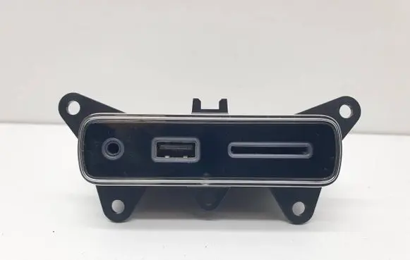 Jeep Grand Cherokee (WK) USB socket connector 68141322AA