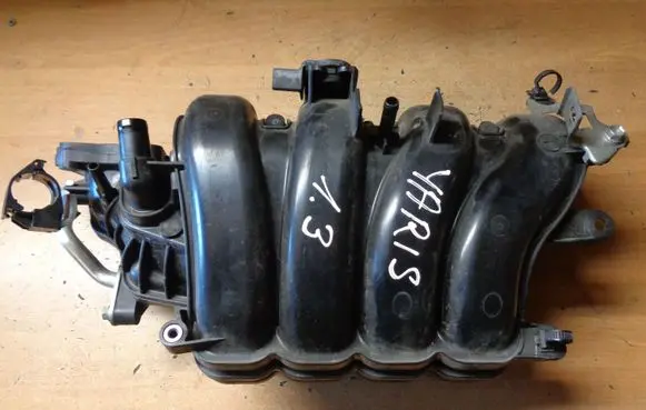Toyota Yaris Intake manifold