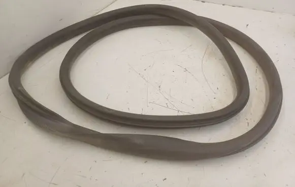 Volvo V60 Front door rubber seal 893991