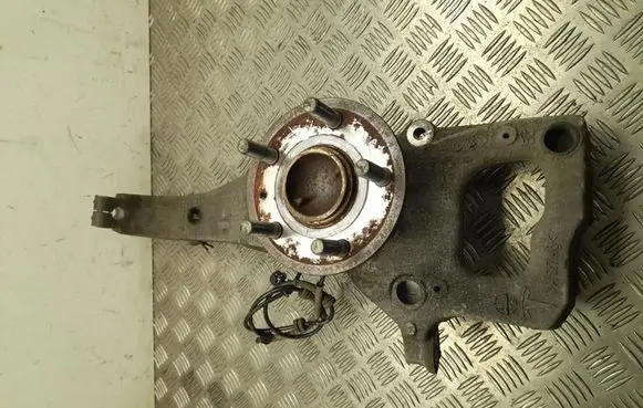 Front wheel hub