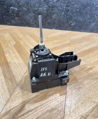 Opel Insignia A Gear shifter/selector 55563829