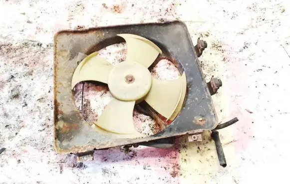 Honda HR-V Radiator cooling fan shroud