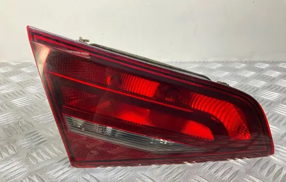 Tailgate rear/tail lights