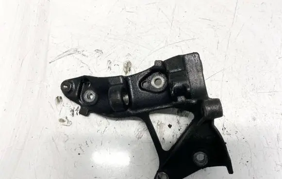Engine mounting bracket