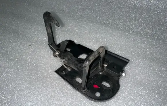 Volkswagen PASSAT B6 Engine bonnet/hood lock/latch loop/hook 3C0823480