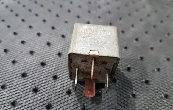 Volkswagen Golf IV Other relay 141951253b