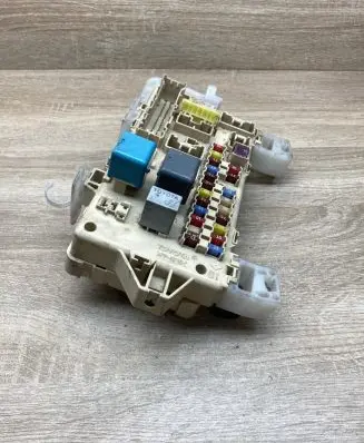 Toyota Corolla Verso AR10 Fuse module 892210F030 905767