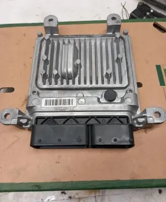 Mercedes-Benz E W212 Engine control unit/module A6519007401 28328588 A6519011801
