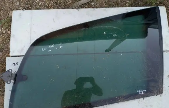 Volkswagen Sharan Rear side window 43R000002 DOT249AS3M10 AS3