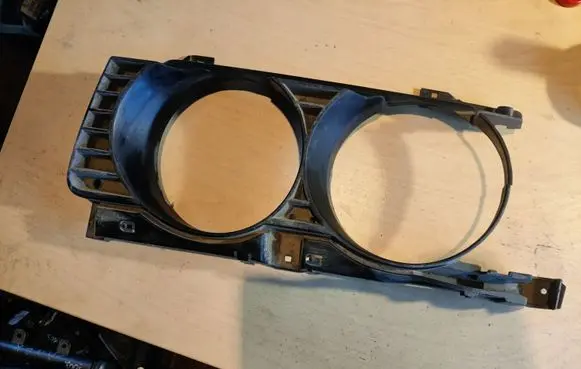BMW 5 E34 Under headlight/headlamp trim 511381483119 81483119