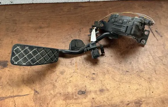 Audi A4 S4 B7 8E 8H Accelerator throttle pedal 8E2721523H