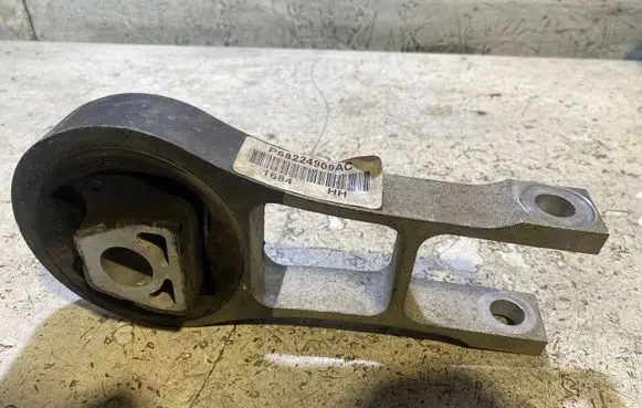 Chrysler 200 Engine mount bracket P68224909AC 1684
