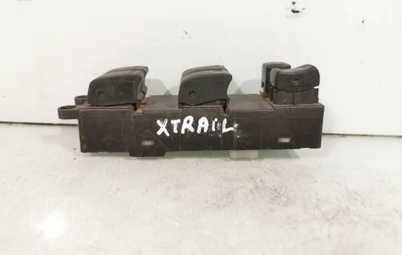 Nissan X-Trail T30 Electric window control switch