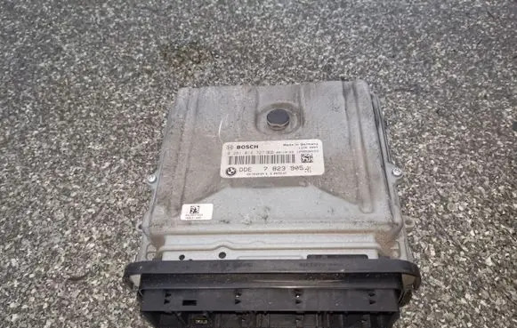 BMW 7 F01 F02 F03 F04 Engine control unit/module 0281014727 7823905