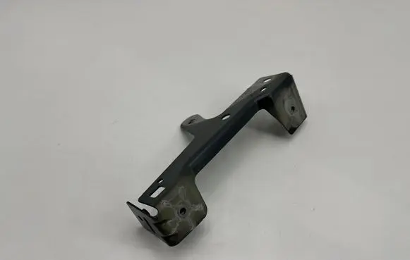 Volvo XC40 Fender mounting bracket 31469383 18W40