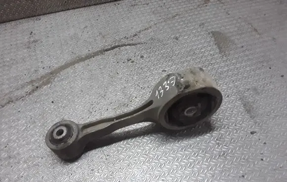 Volkswagen Polo Engine mount bracket