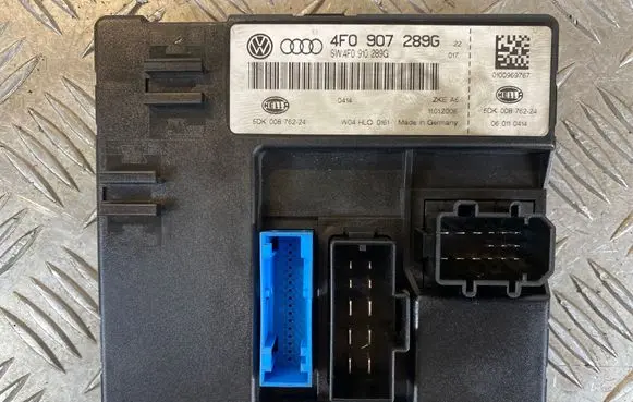 Audi A6 S6 C6 4F Light module LCM 4F0907289G 5DK00876224 4F0910289G