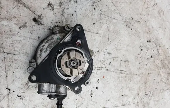 Citroen C4 III e-C4 Vacuum pump M0033481
