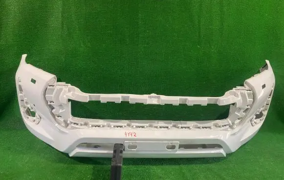 Toyota Hilux VIII Front bumper