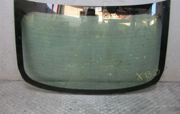 Infiniti Q50 Rear side window
