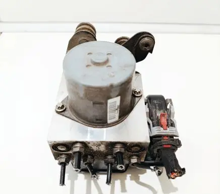 Volkswagen PASSAT B7 ABS Pump 3AA614109P K03GNO3403953M 17618934A