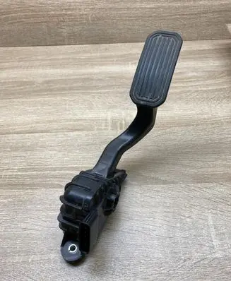 Toyota Prius (XW20) Accelerator throttle pedal 7812047050 1988003200