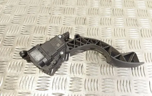Ford Focus Accelerator throttle pedal 4M519F836AK