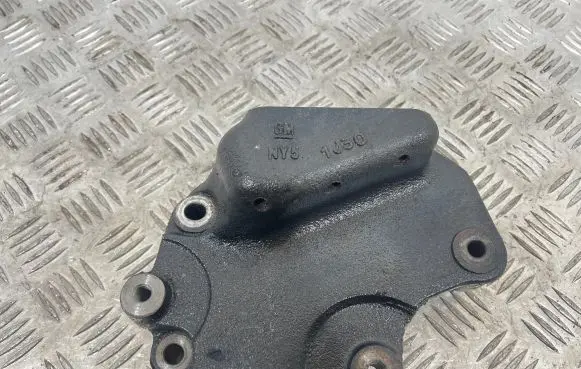 Chevrolet Captiva Engine mounting bracket