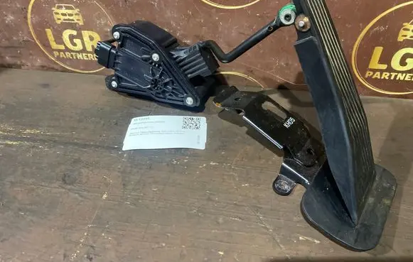 Honda Civic Accelerator throttle pedal 31305J22