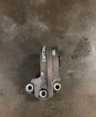 Chevrolet Captiva Engine mount bracket