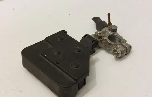 Volkswagen Jetta VI Positive cable (battery) 5C6941824A