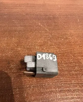 Mercedes-Benz B W245 Other relay A0025422619 D1869