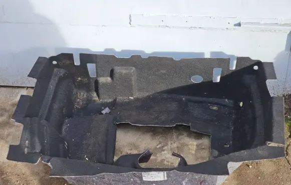 Trunk/boot floor carpet liner