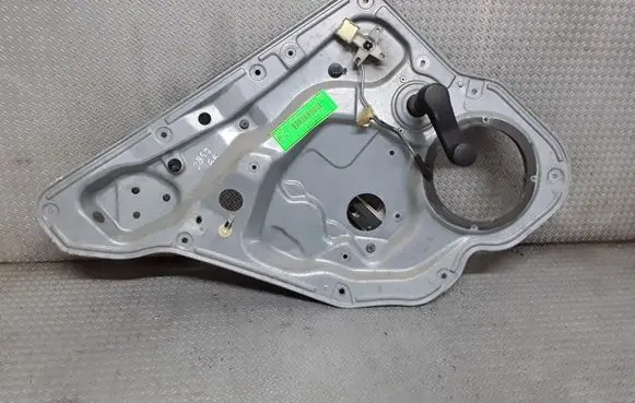 Rear door manual window regulator
