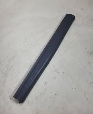Front sill trim cover