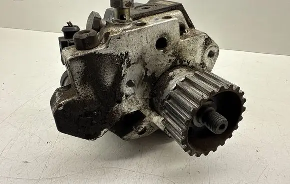 Audi A6 S6 C6 4F Fuel injection high pressure pump 0445010090 059130755E