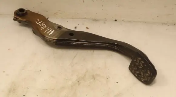 Toyota Yaris Clutch pedal 