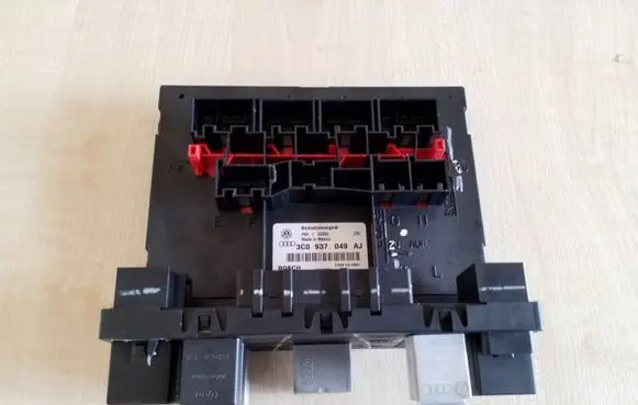 Volkswagen Golf V Fuse module 3C0937049AJ