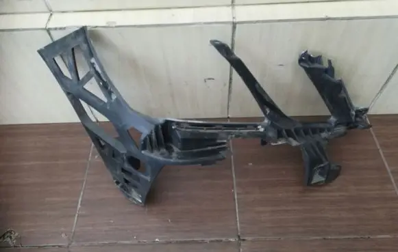 Mercedes-Benz E AMG W212 Headlight/headlamp mounting bracket 2128852265