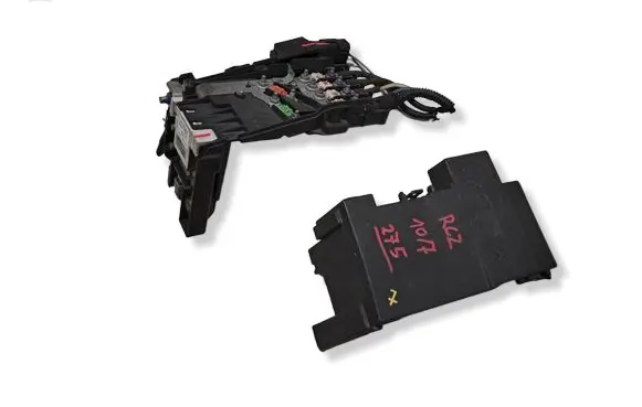 Peugeot RCZ Fuse module 9666527580